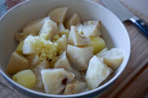 Suprême de pintade aux noisettes et sa purée de cèleri au gingembre