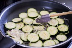 Cotelettes_agneau_miel_romarin_moutarde_courgettes (2 sur 6)