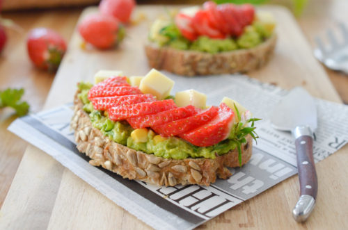 Tartines avocat fraises gariguette