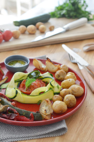 Pommes grenailles rôties et ses légumes d'été