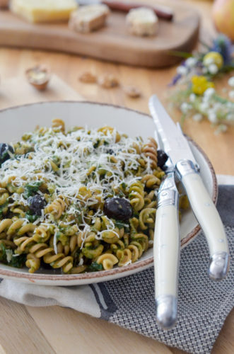 Fusilli au pesto d'épinards et spiruline