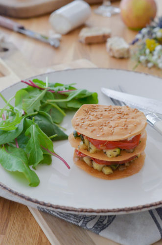 Millefeuille croustillant au chèvre et légumes du soleil