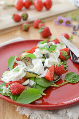 Salade de burrata à la fraise