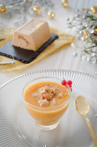 Velouté de butternut au foie gras et figue et son croquant aux noix