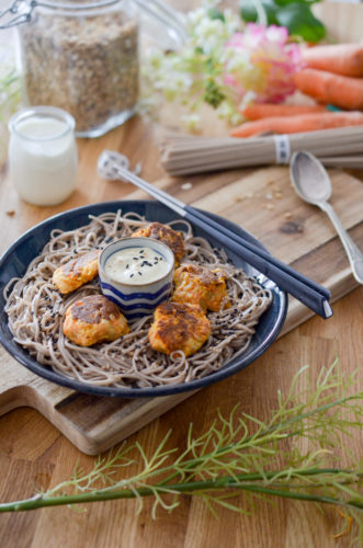 Boulettes de carottes, sauce au yaourt