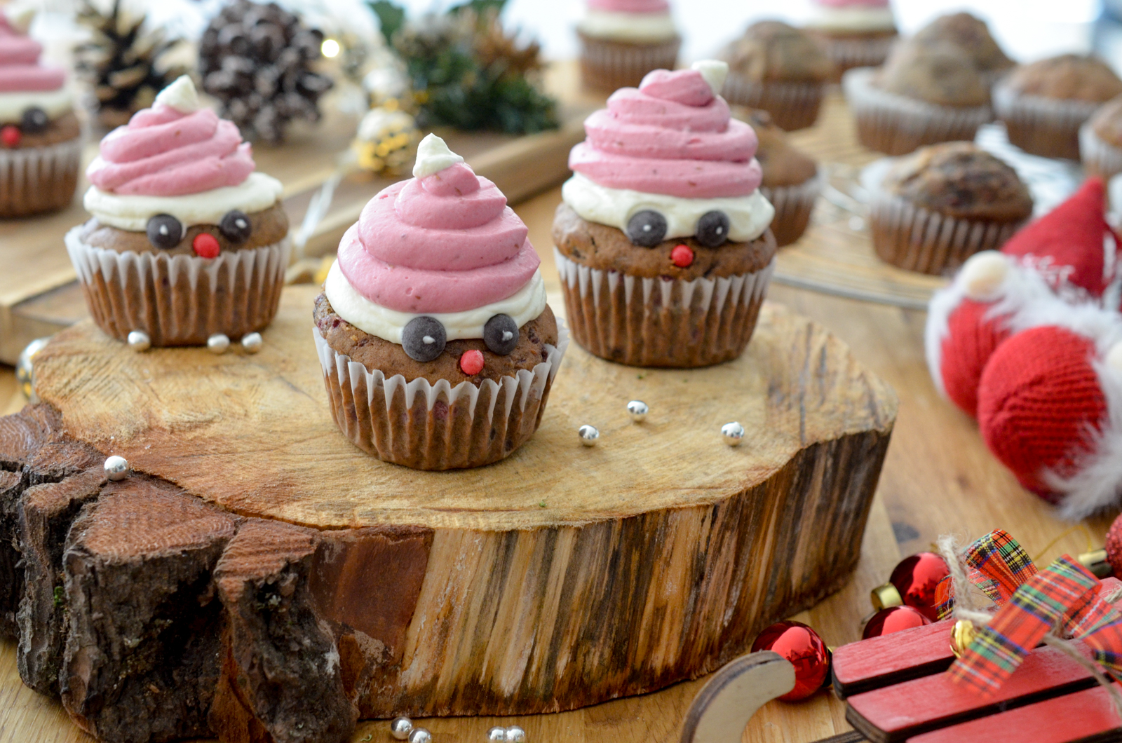 Tête des Père Noël en chocolat blanc